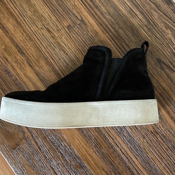 Black velvet steve madden sneakers - Picture 3 of 3